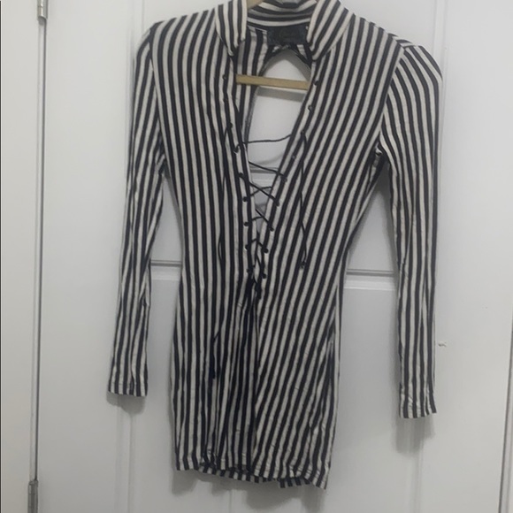 Guess top♦️SOLD♦️SOLD♦️ - Picture 2 of 8